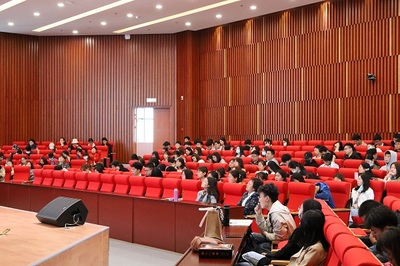 商学院邀请胡冰川研究员做客第1119期社科大讲坛